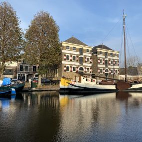 Stadswandelingen Gouda Engels - Nieuws - Veel belangstelling voor de nieuwe Grachten Museumhaven Gouda wandeling.